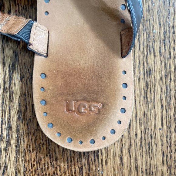 UGG Women’s Bria Metallic silver braided sandals, size 8, great condition - Picture 2 of 8